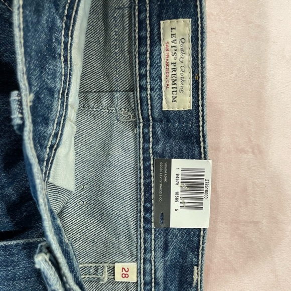 LEVI’S JEAN SKIRT - NEW - Picture 3 of 3